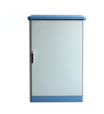 Système d'armoire à support d'emballage assemblé avec option de gestion de câble optionnelle incluse