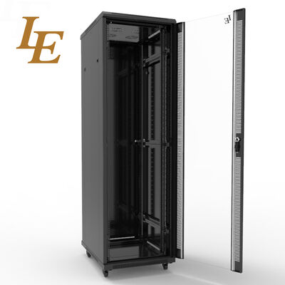 19 pouces 600mm 800mm largeur Serveur rack SPCC Armoire de réseau en acier avec verre trempé Porte d'entrée Paquetage plat pour l'utilisation du centre de données