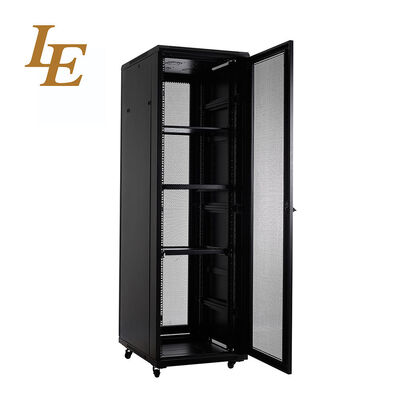 Le rack de serveur 42U 19 pouces, armoire réseau pour centre de données, en acier laminé à froid SPCC, porte en verre trempé, norme IEC297-2, indice de protection IP20